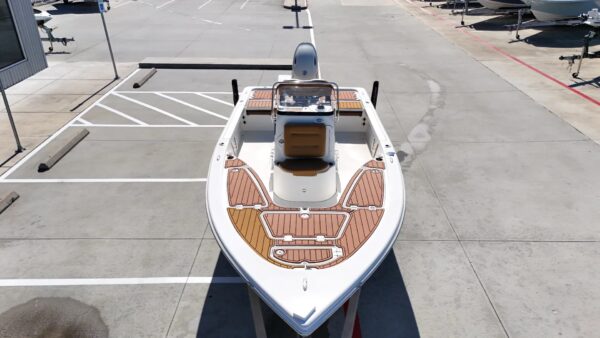 2023 Suzuki 20-foot center console boat with a spacious bow area and integrated non-slip flooring.